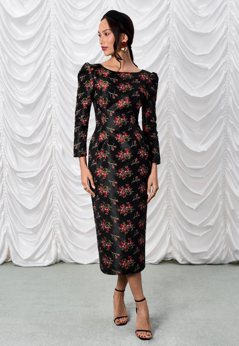 Платье из жаккарда с защипами по талии